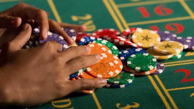 Jackpot Mobile کھلاڑیوں کے لیے لائیو کیسینو سیکشن